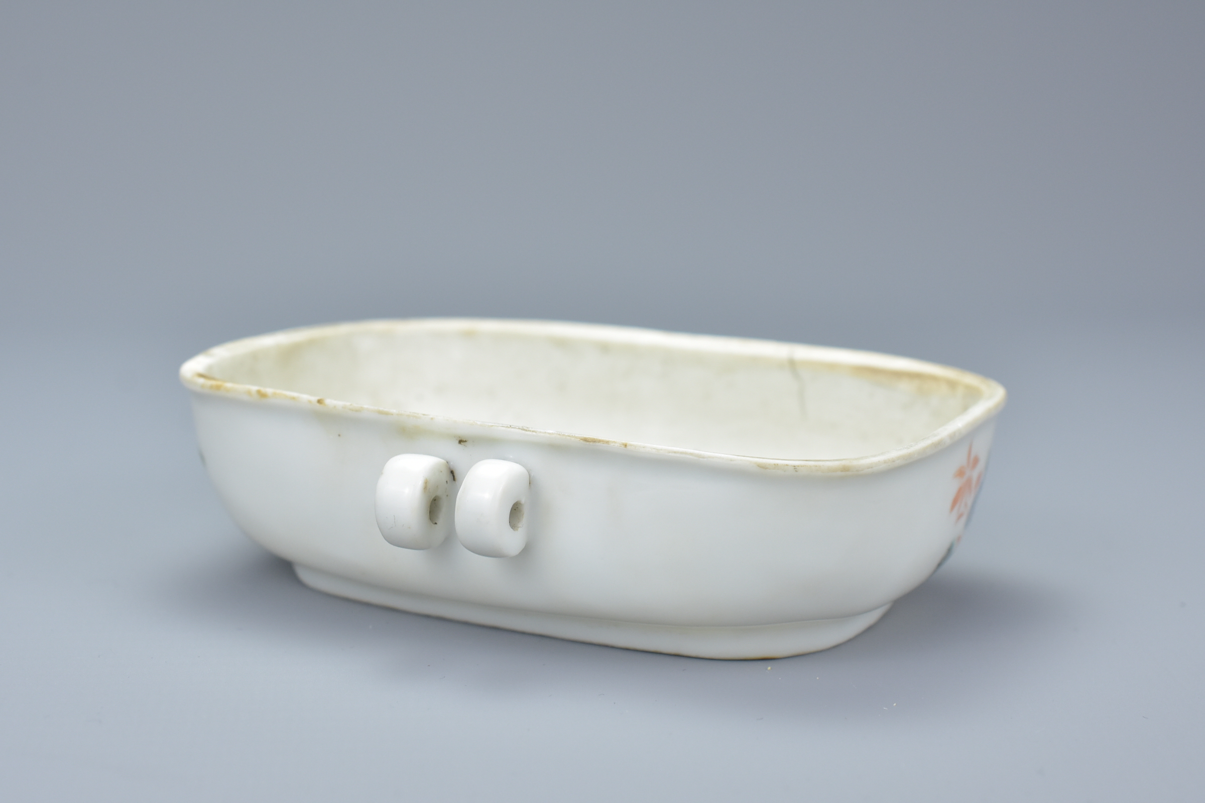Three Chinese 19th century Porcelain Bird Baths, two Famille Rose examples and one blue and white, 1 - Image 5 of 9