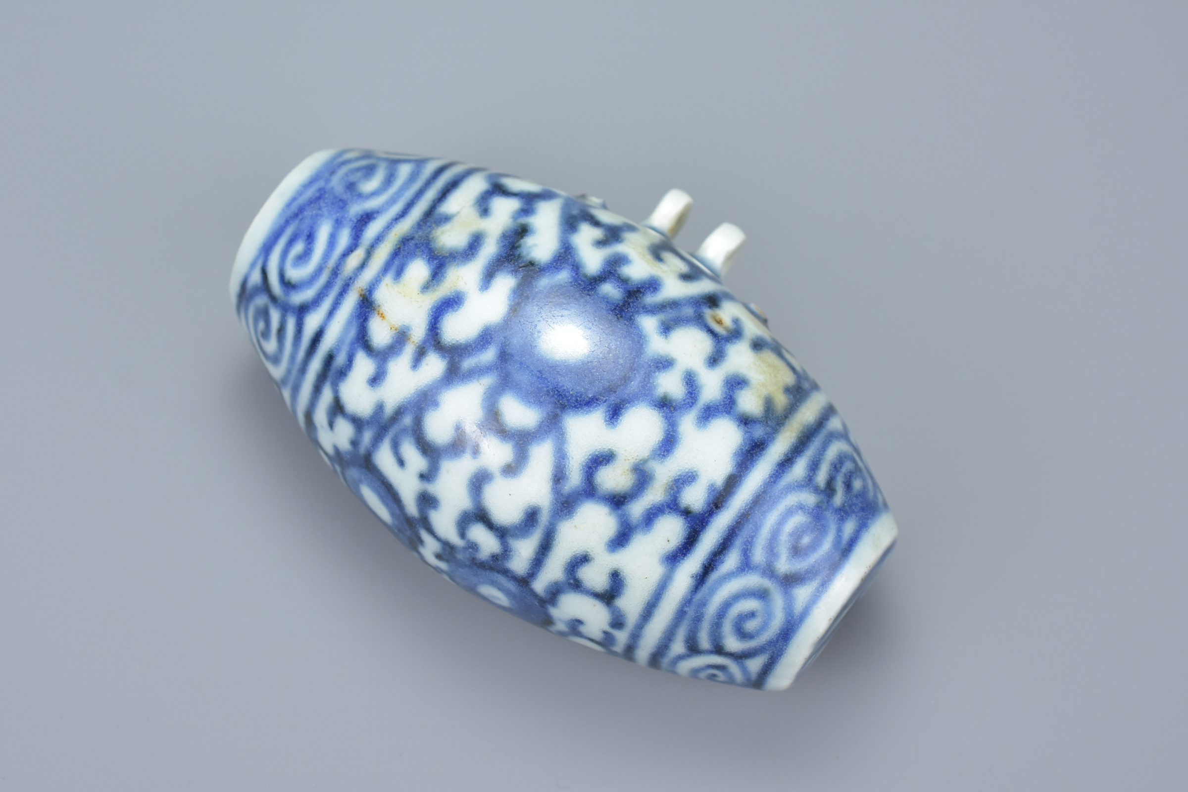 Chinese Early 19th century Blue and White Porcelain Bird Feeder, 9cms long - Image 5 of 5