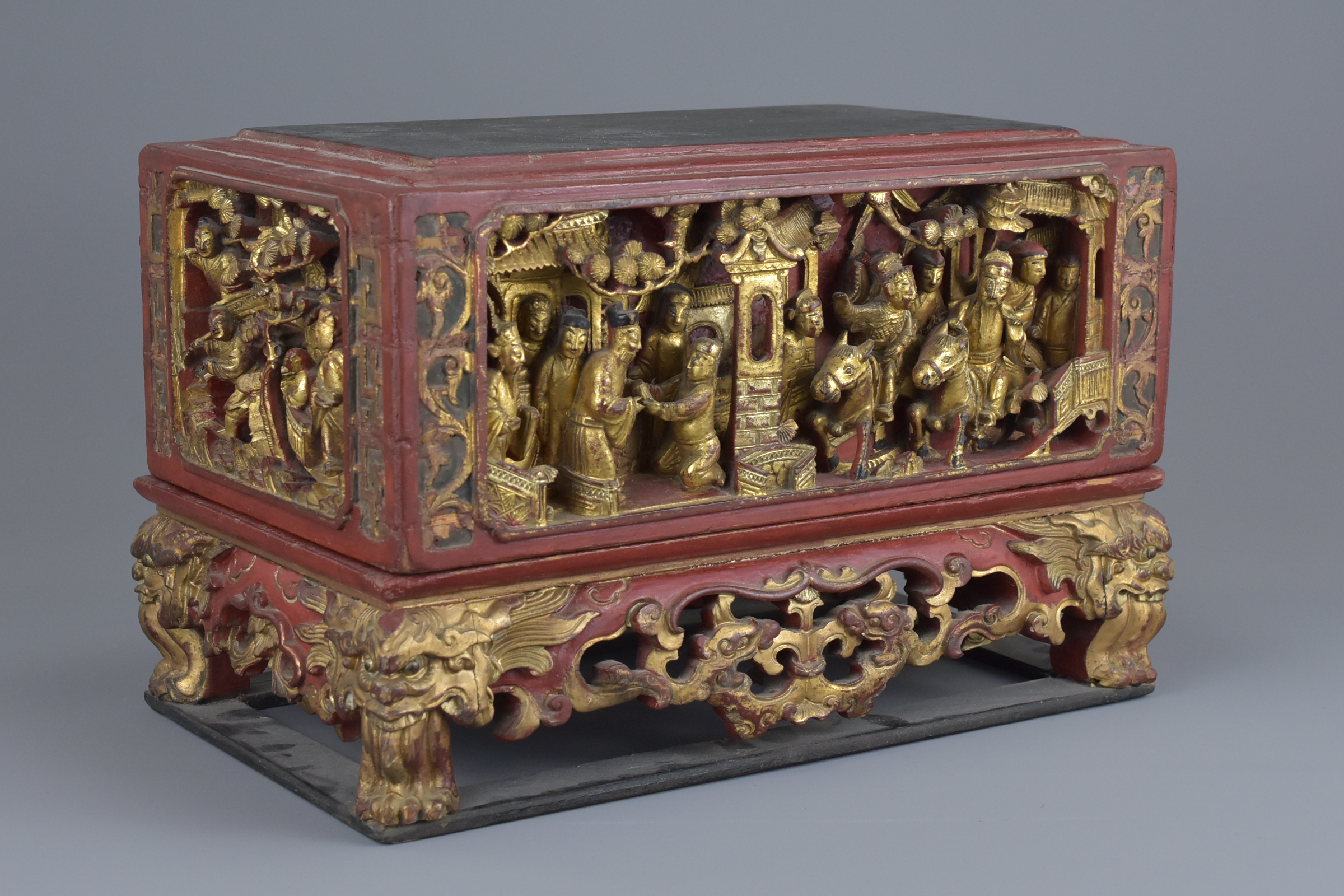 19th century Chinese Red Lacquered Wooden Box and Cover with Gilded Decoration, profusely carved wit - Image 4 of 7