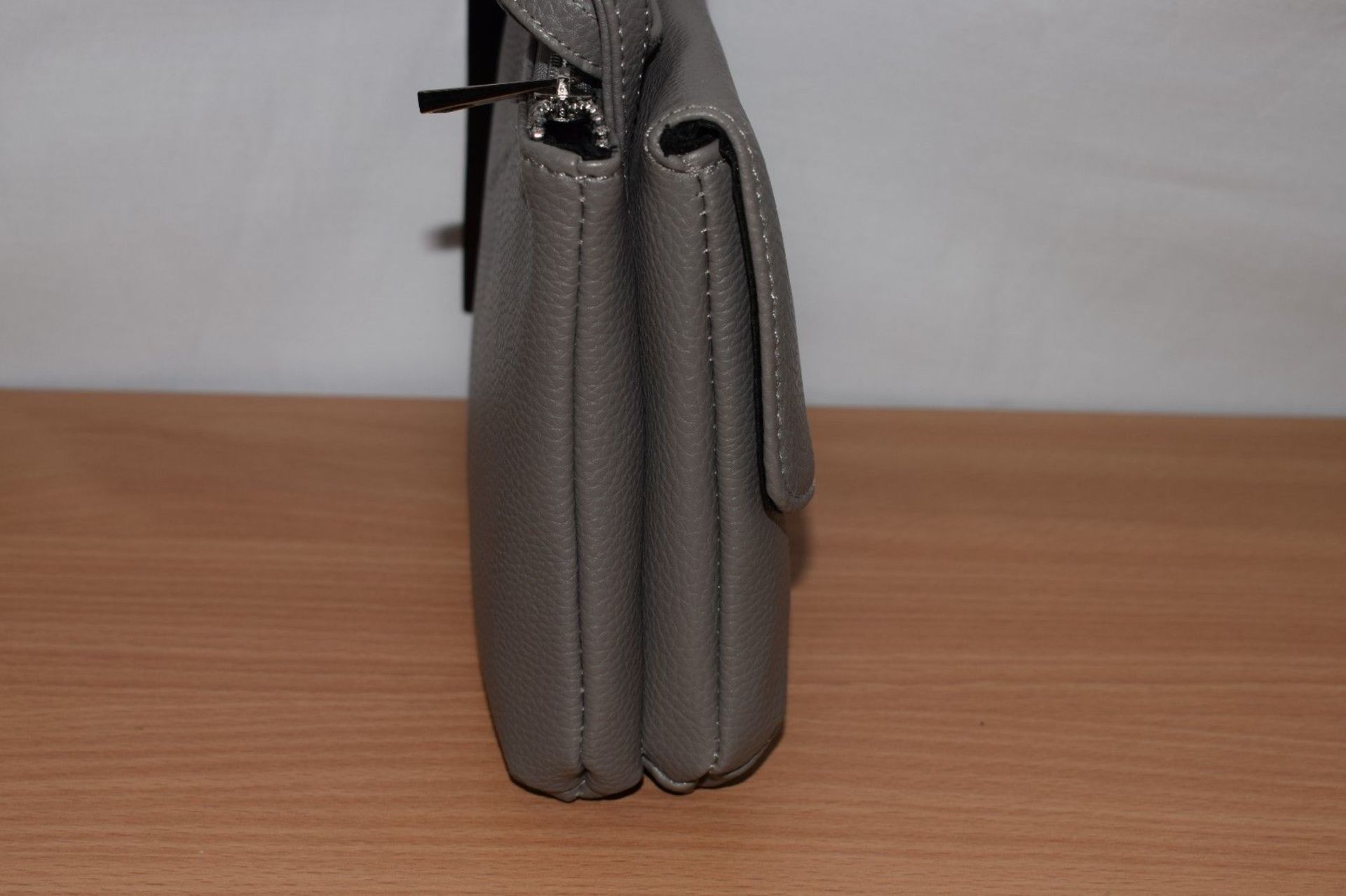 Jones New York Husky Grey Cara Crossbody Bag (New With Tags) [Ref: 53258228-Mi-Tub 1]-Mi - Image 3 of 4