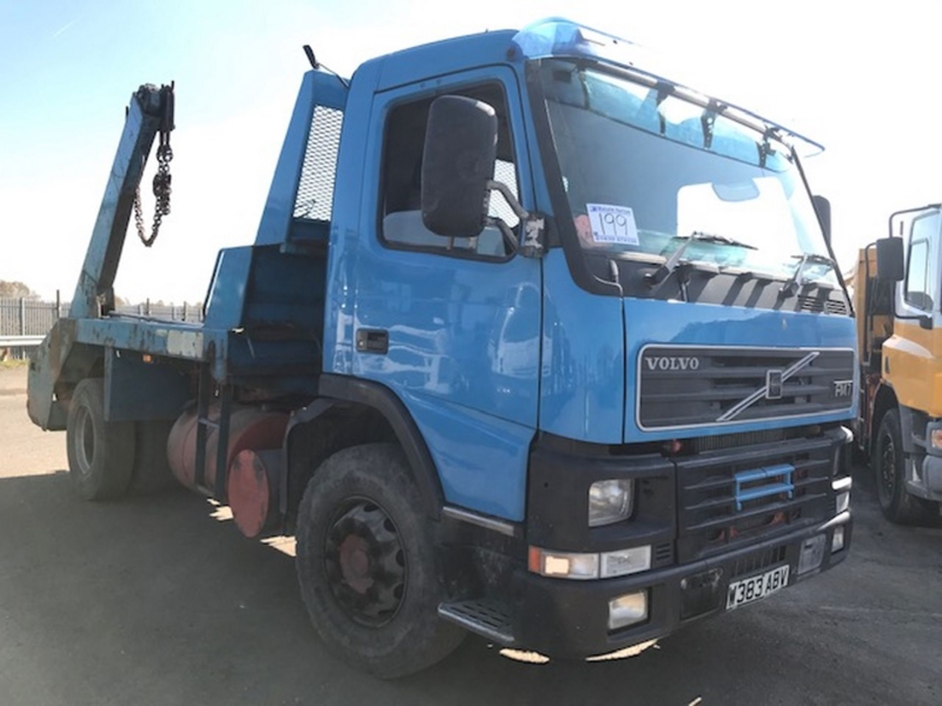 VOLVO FM7 Skiploader 4x2 Diesel - W383ABV - Image 3 of 9