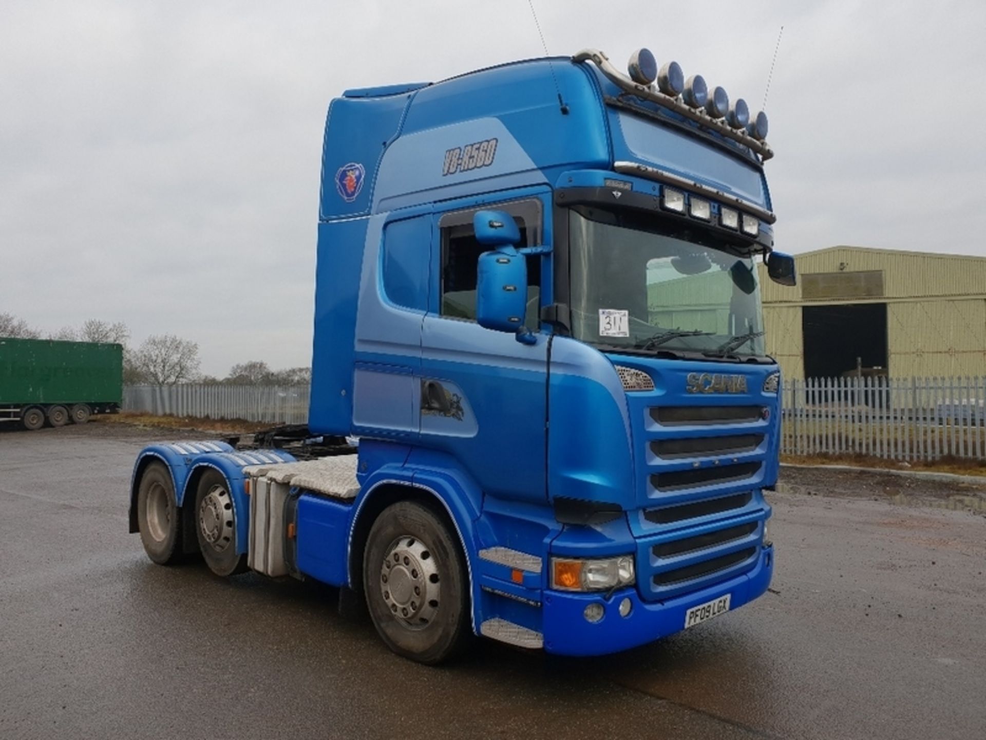 SCANIA R560 Topline Twin Steer Midlift Tractor Unit 6x2 Diesel Automatic - PF09LGX - Image 2 of 5