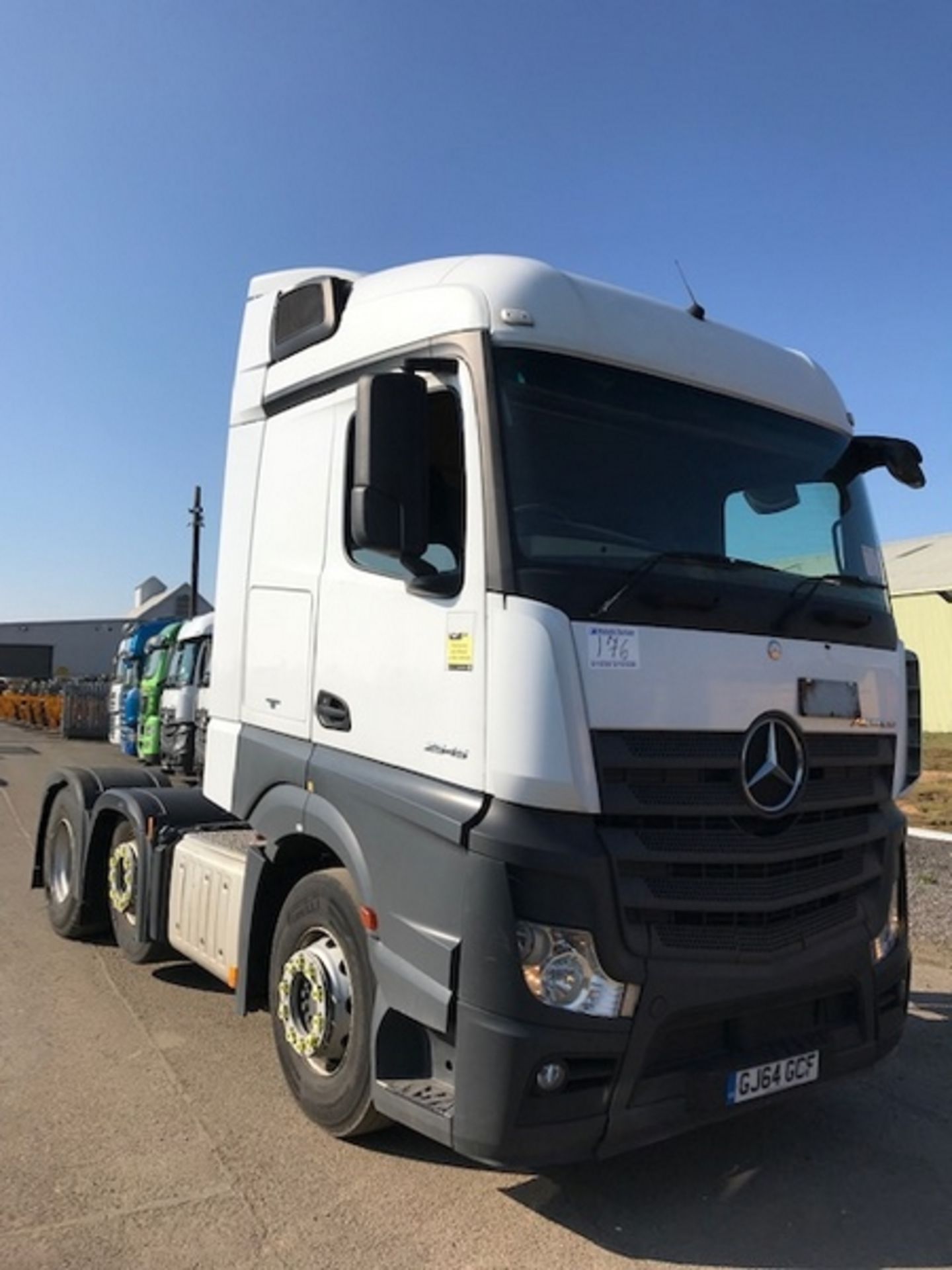 MERCEDES-BENZ ACTROS 2545 Bluetec 6 Midlift Tractor Unit 6x2 Diesel Automatic - GJ64GCF - Image 4 of 7