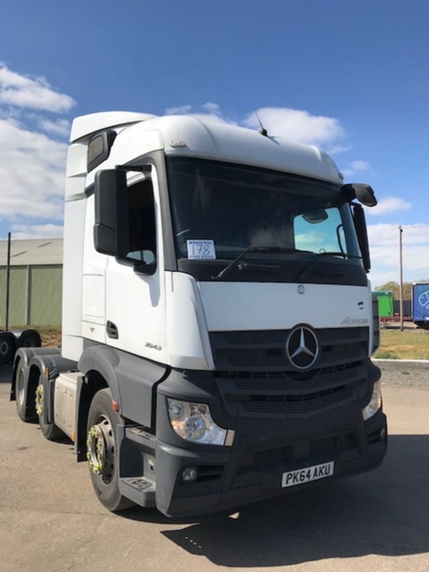 MERCEDES-BENZ ACTROS 2543 Bluetec 6 Midlift Tractor Unit 6x2 Diesel Automatic - PK64AKU - Image 4 of 7