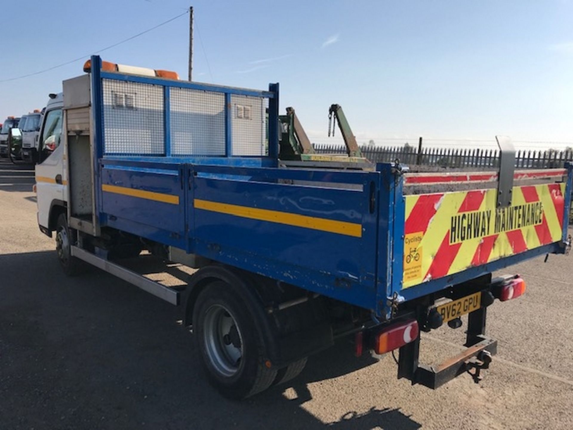 MITSUBISHI FUSO CANTER 7C15 Dropside Tipper 4x2 Diesel Automatic - BV62GPU - Image 2 of 8