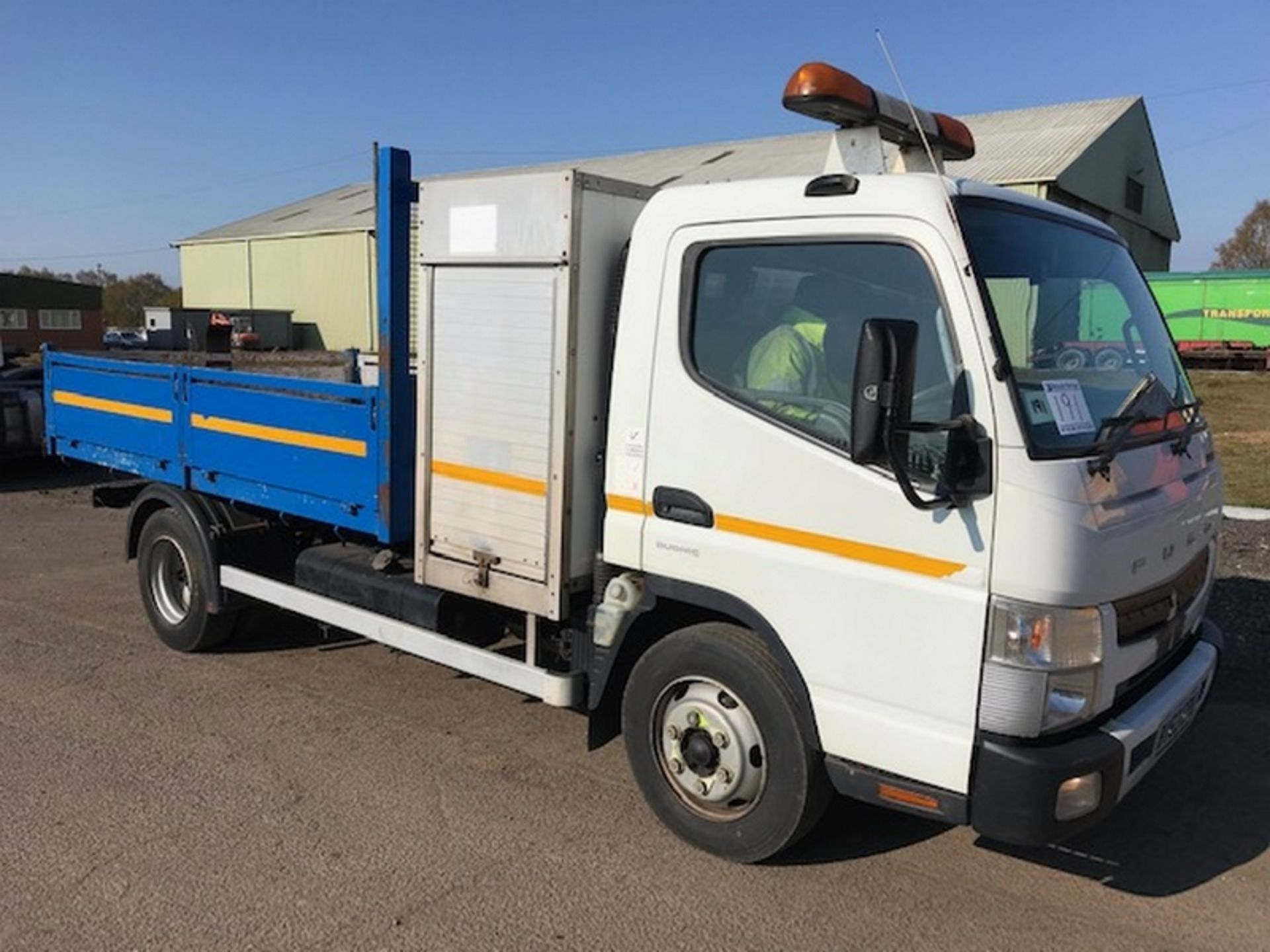 MITSUBISHI FUSO CANTER 7C15 Dropside Tipper 4x2 Diesel Automatic - BV62GPU - Image 5 of 8