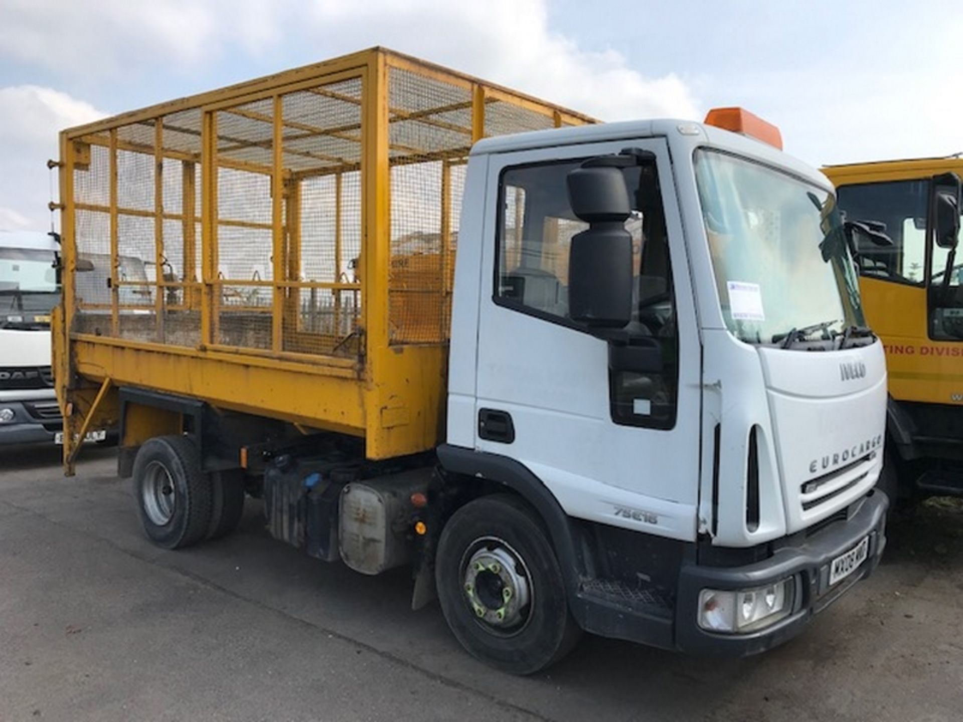 IVECO EUROCARGO 75 E16 4x2 Cage Sided Tipper Diesel - MX08MWD - Image 2 of 5