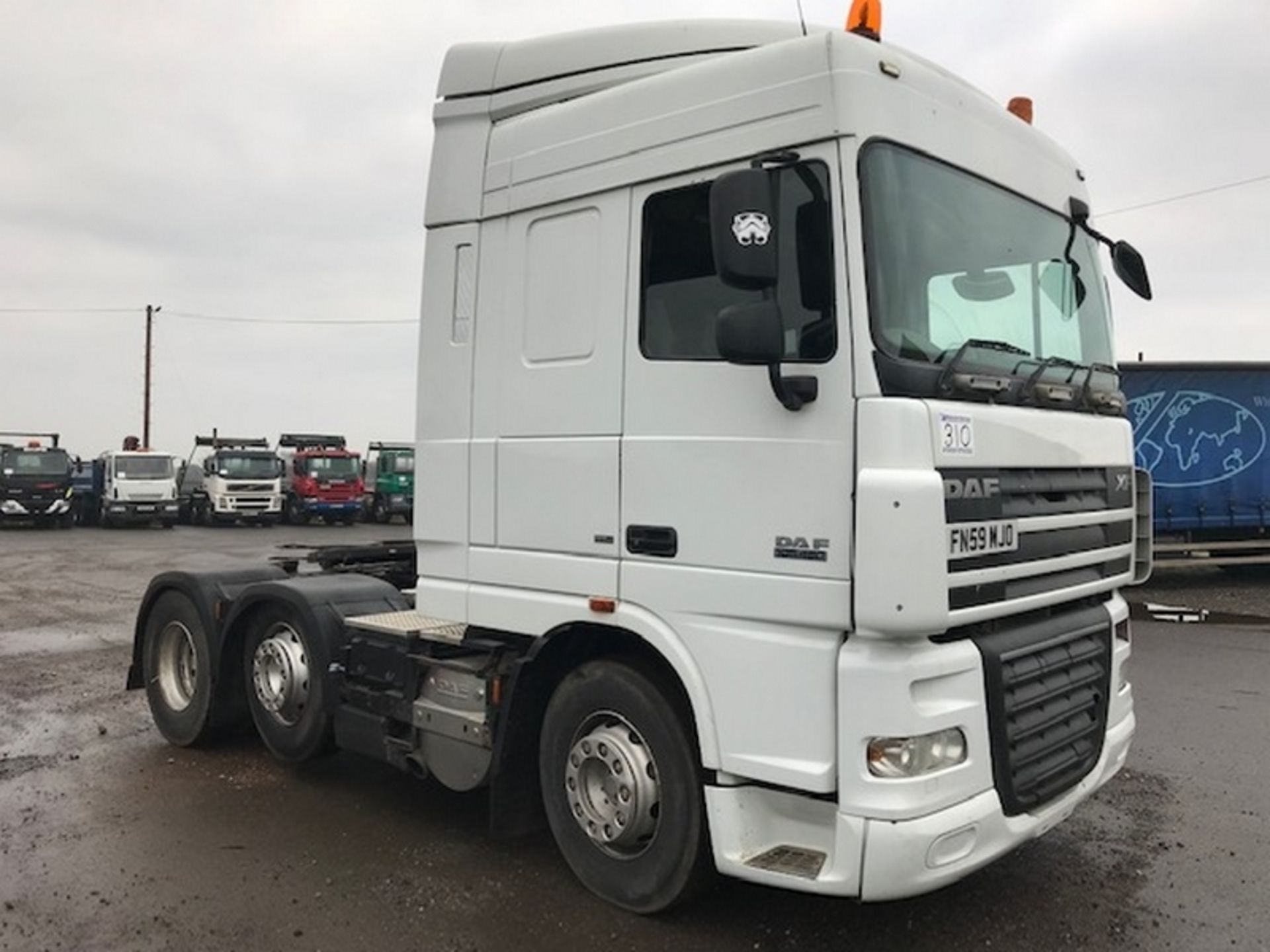 DAF XF105 460 Midlift Tractor Unit 6x2 Diesel Automatic - FN59MJO - Image 3 of 12