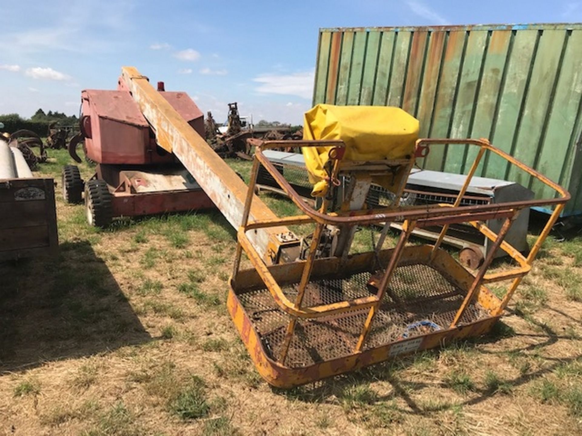 Powered Cherry Picker, S/n: 84116230