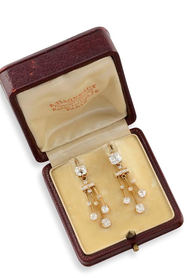 Deux boucles d'oreilles en or jaune 18K (750°/00) serties de deux diamants taille [...]