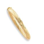 Bracelet jonc ovale torsadé en or jaune 18K (750°/00). - Poids brut : 19.96 g. [...]