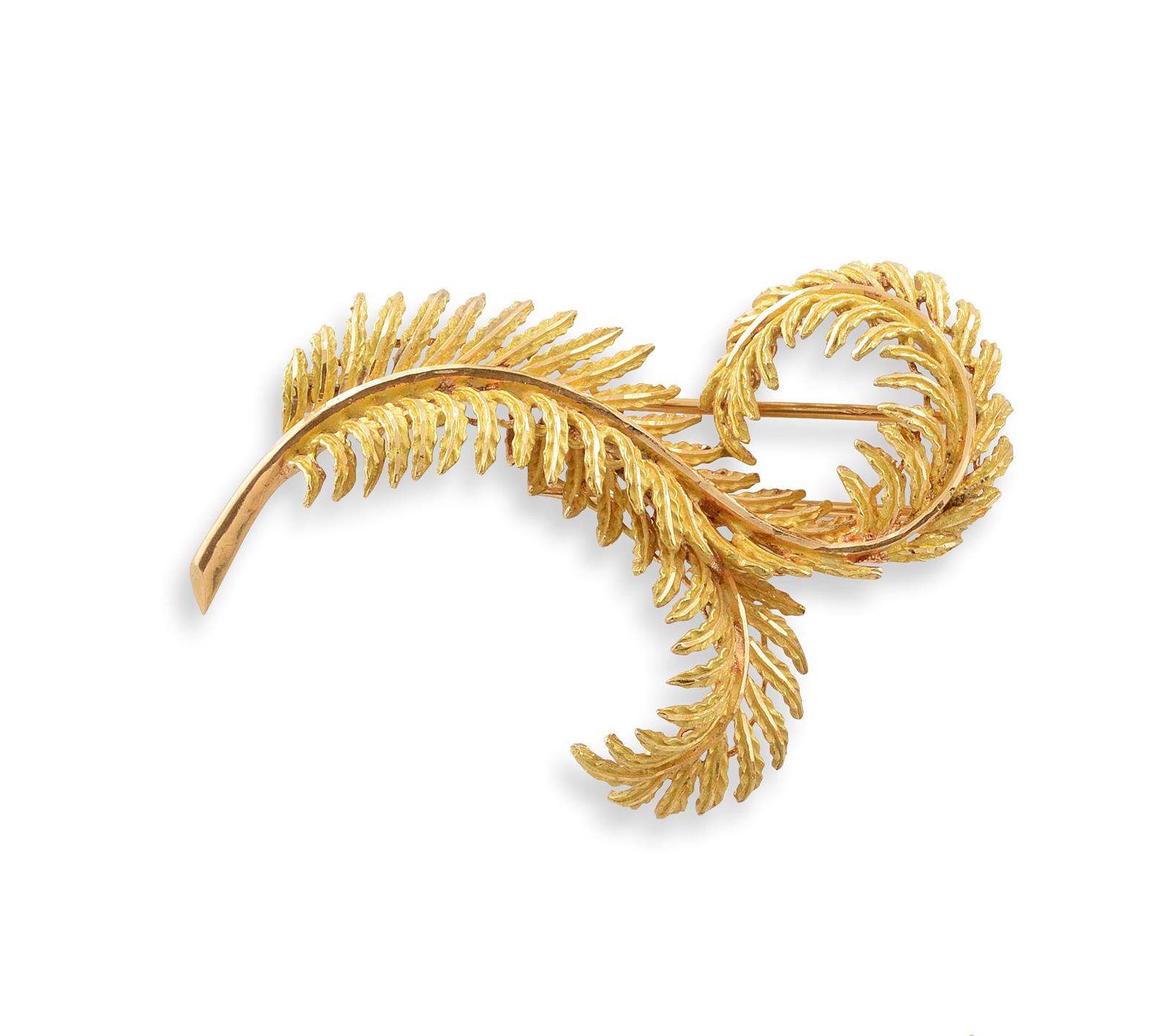 Broche feuilles de fougères en or jaune 18K (750°/00) munie d'une double épingle. [...]