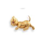 Broche figurant un chat représenté de profil en or jaune 18K (750°/00) l'oeil [...]