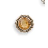 Bague en argent ornée d'une citrine. Tour de doigt : 60. Poids brut : 9,35 g. -