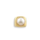 CRISO. Bague chevalière en or jaune 18K (750°/00) sertie clos d'une perle mabé [...]