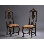 Paire de chaises en bois naturel en partie doré à galettes. Liège, XVIIIe [...]
