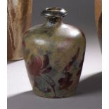 LUNEVILLE. Vase lustré à décor de fleurs, le col cerclé en métal. N°184 au [...]