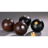Jeu de boulingrin ou Bowling green ou lawn bowling, composé de deux paires de boules [...]