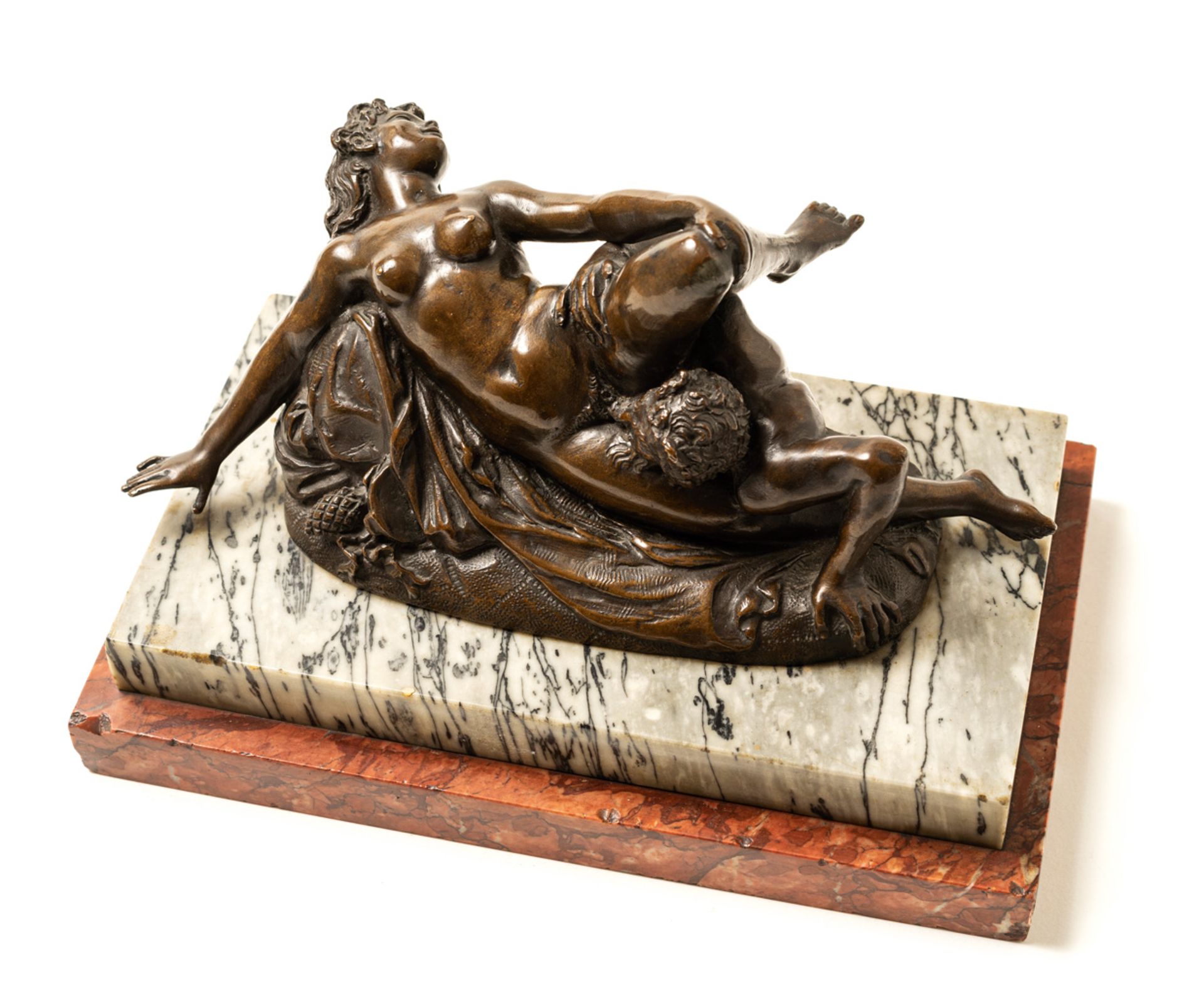 Satyre et bacchante, XIXe siècle. Bronze à patine brune, hauteur 9,5 cm, longueur [...]