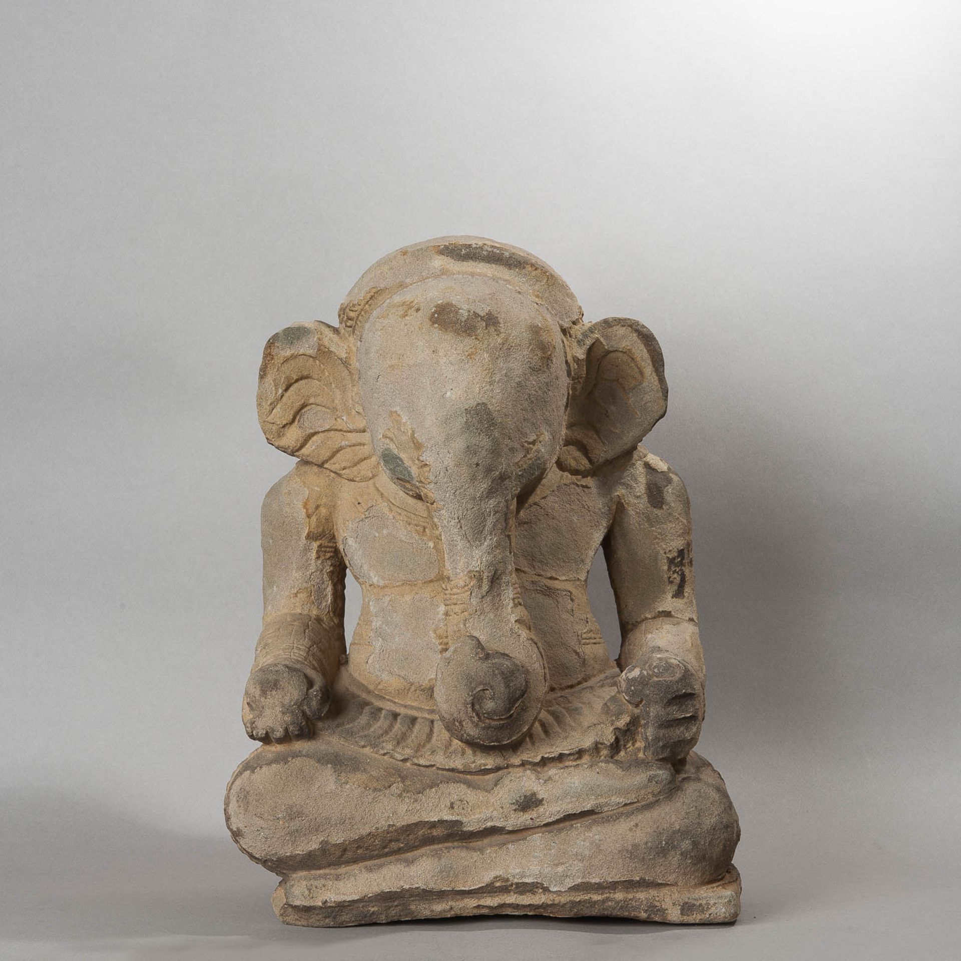 CAMBODGE, art khmer du Xème - XIème siècle Ganesha assis dans l’attitude [...]