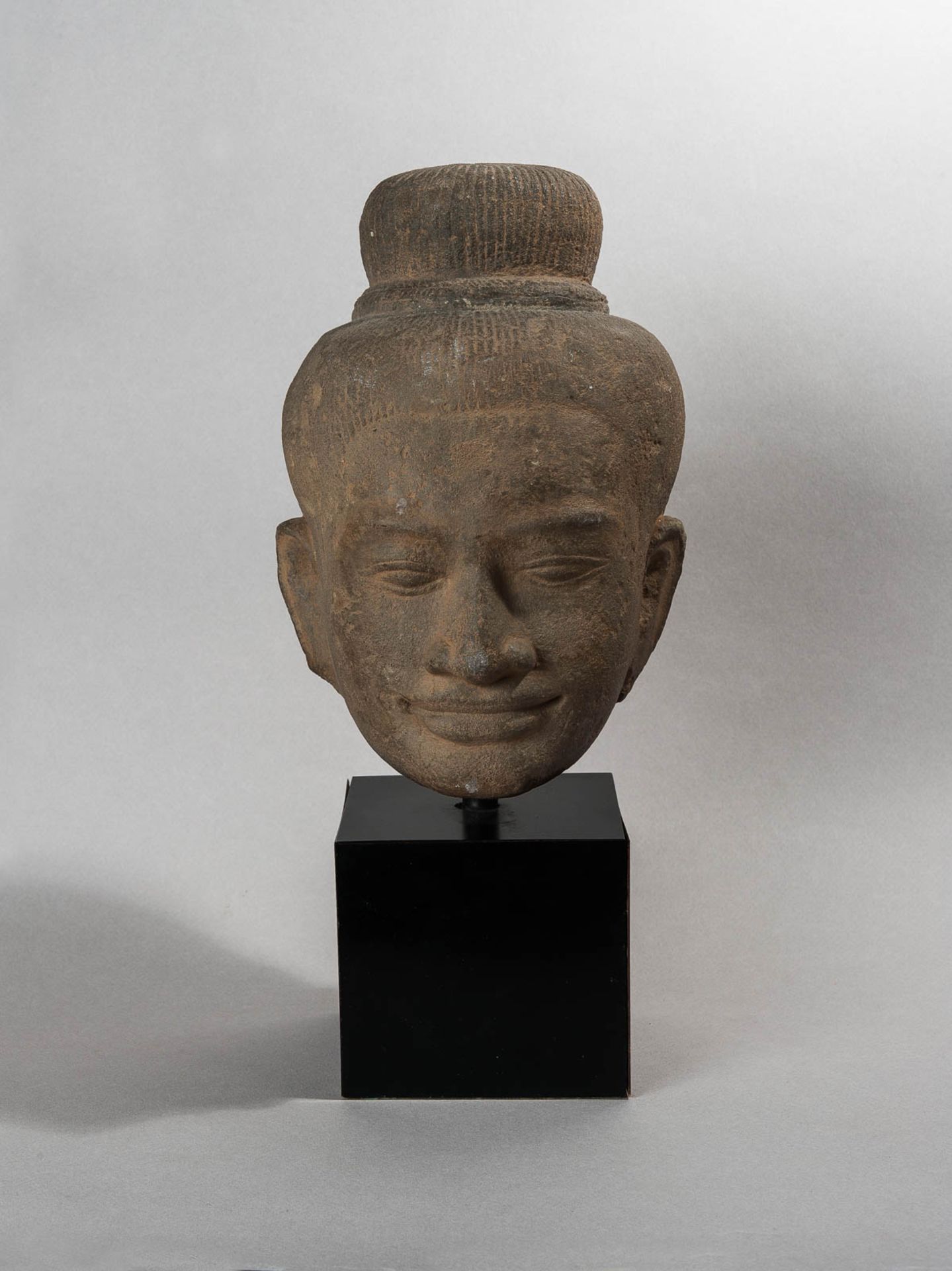 CAMBODGE, art khmer, style du Ba Phuon, XIème siècle Tête de divinité coiffée [...]