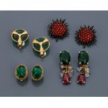 Lot : Quatre clips d'oreilles en métal doré et argenté rhodié, recouverts de [...]