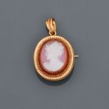 Broche pendentif en or jaune, 750 MM, sertissant un camée sur agate, dimensions : [...]