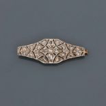 Broche en or gris, 750 MM, recouverte de diamants, longueur 4,5 cm, vers 1930, poids [...]