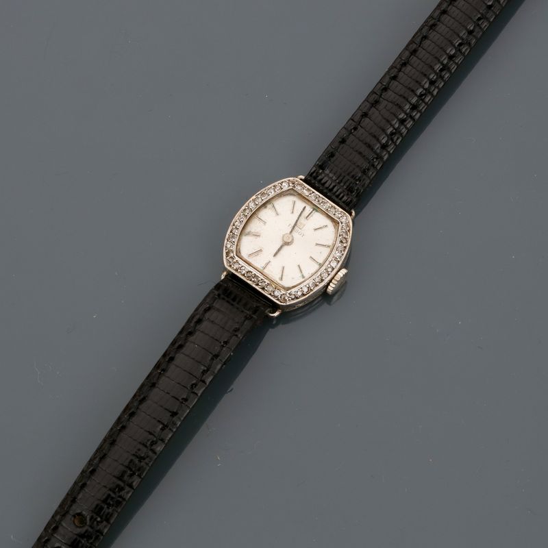 TISSOT, Bracelet montre de dame en , platine 900 MM, lunette entourée de diamants [...]