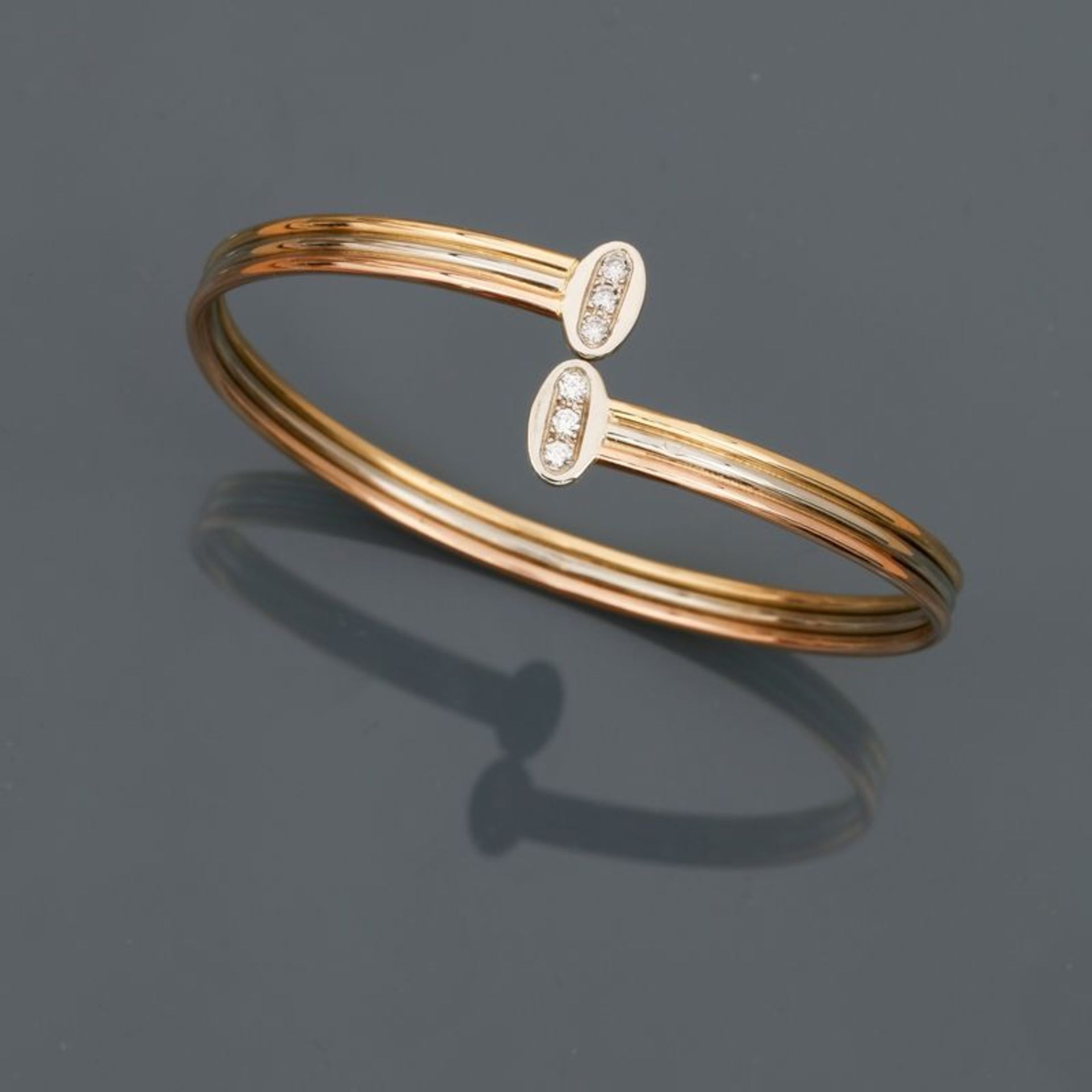 FRED, Bracelet deux ors, 750 MM, orné de six diamants, signé, poids : 9,5gr. brut. -
