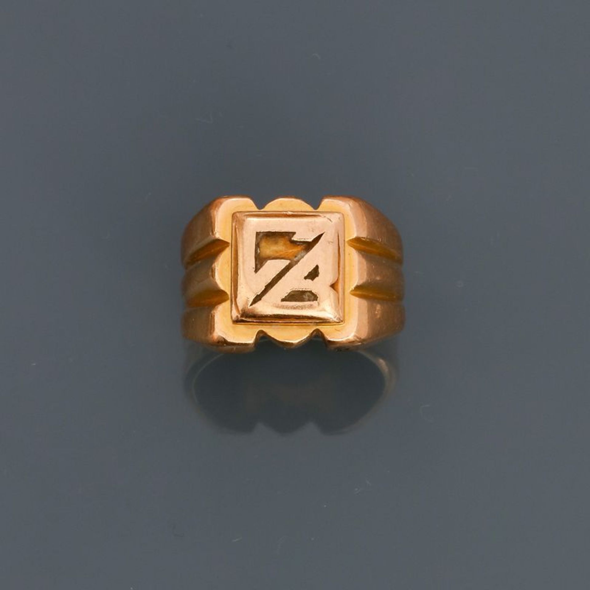 Bague chevalière en or jaune, 750 MM, initiales C.B, en l'état, taille : 49, poids [...]