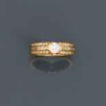 Bague solitaire bandeau en or jaune, 750 MM, centrée d'un beau brillant pesant 0,40 [...]