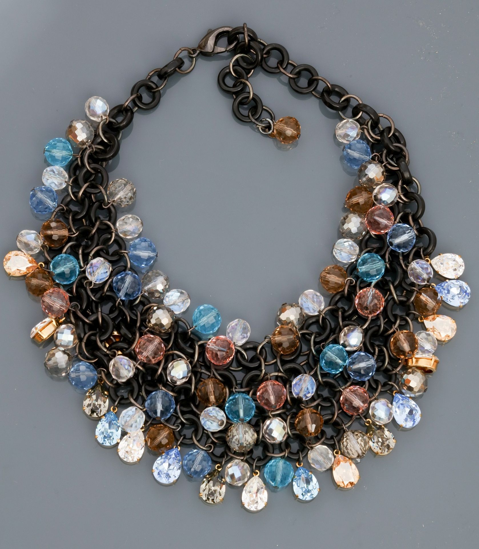 Françoise MONTAGUE, Collier " Plastron " recouvert de perles en cristal Swarovski, [...]