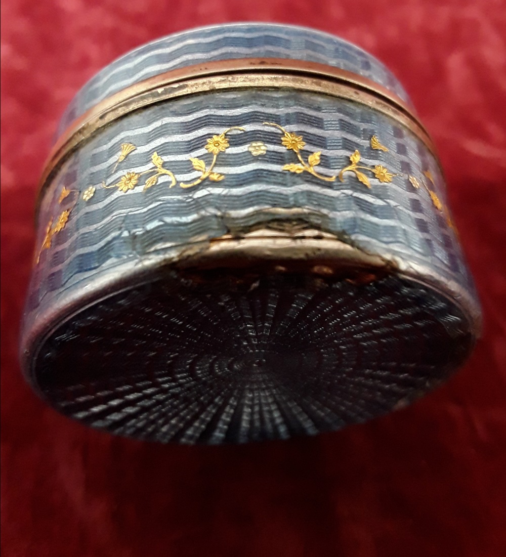 A possible silver gilt (mark rubbed) and enamel guilloche pill / trinket pot. - Image 2 of 7