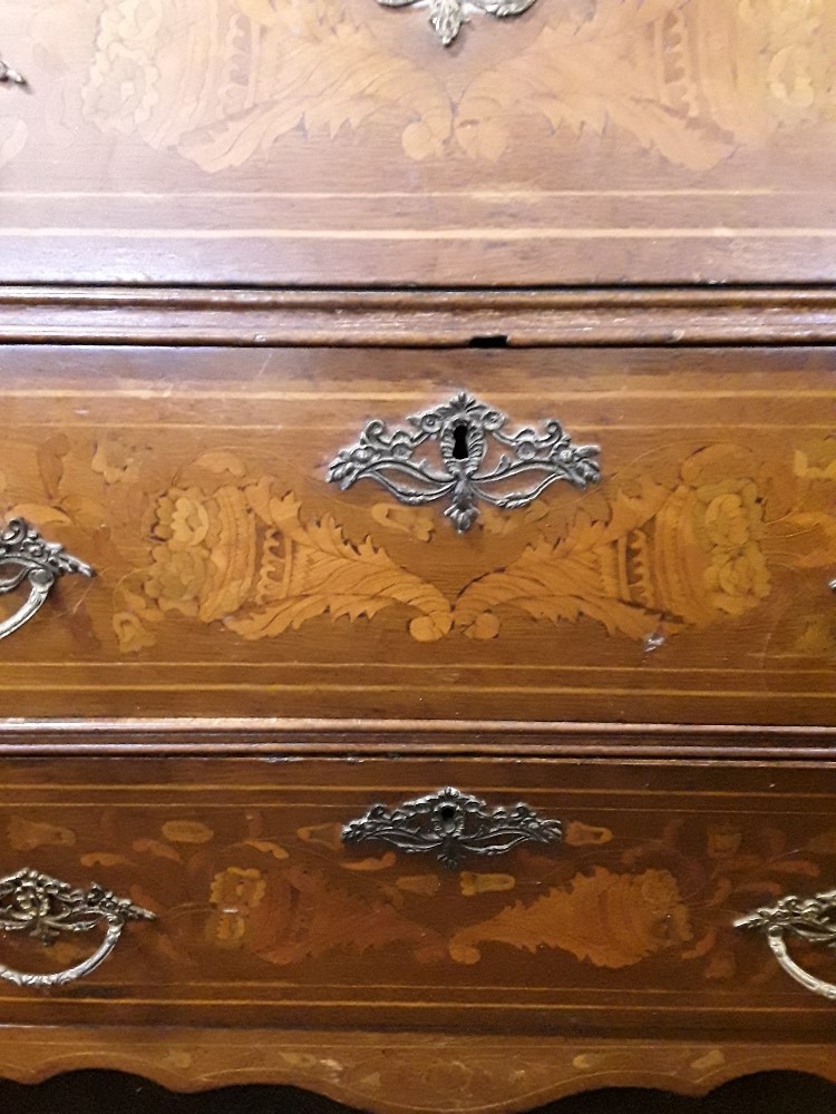 An 18th Century Dutch commode - Image 5 of 6