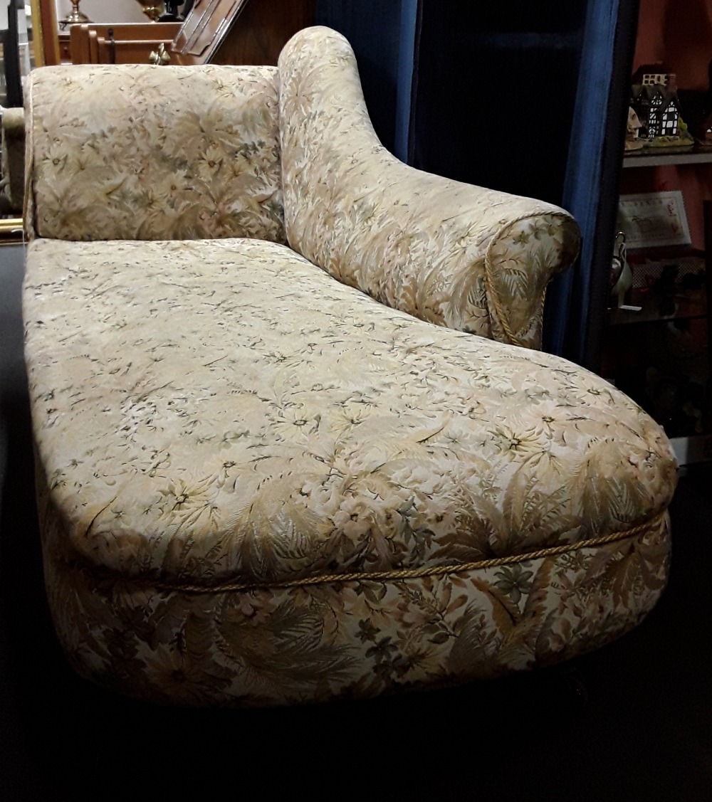 A late 19th Century/ early 20th Century chaise longue. - Image 2 of 4