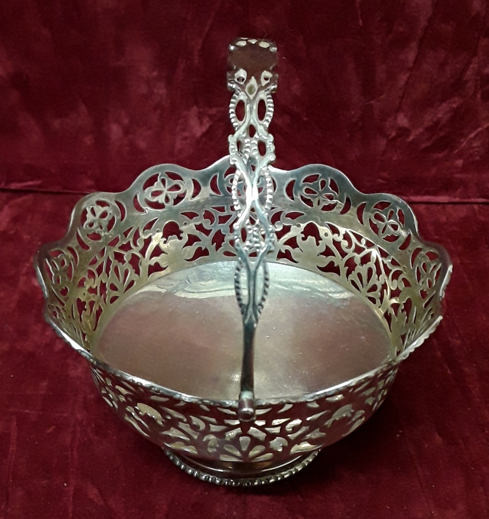 A silver bonbon basket with pierced decoration and handle. - Image 2 of 3