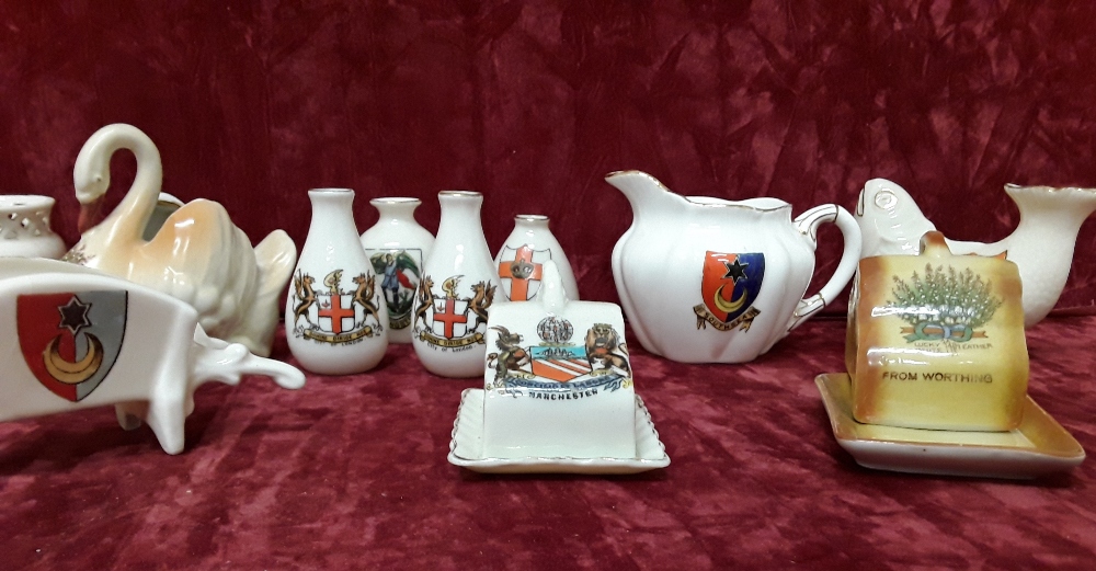 A collection of crested ware including Shelley. 14 pieces in total. - Image 2 of 3