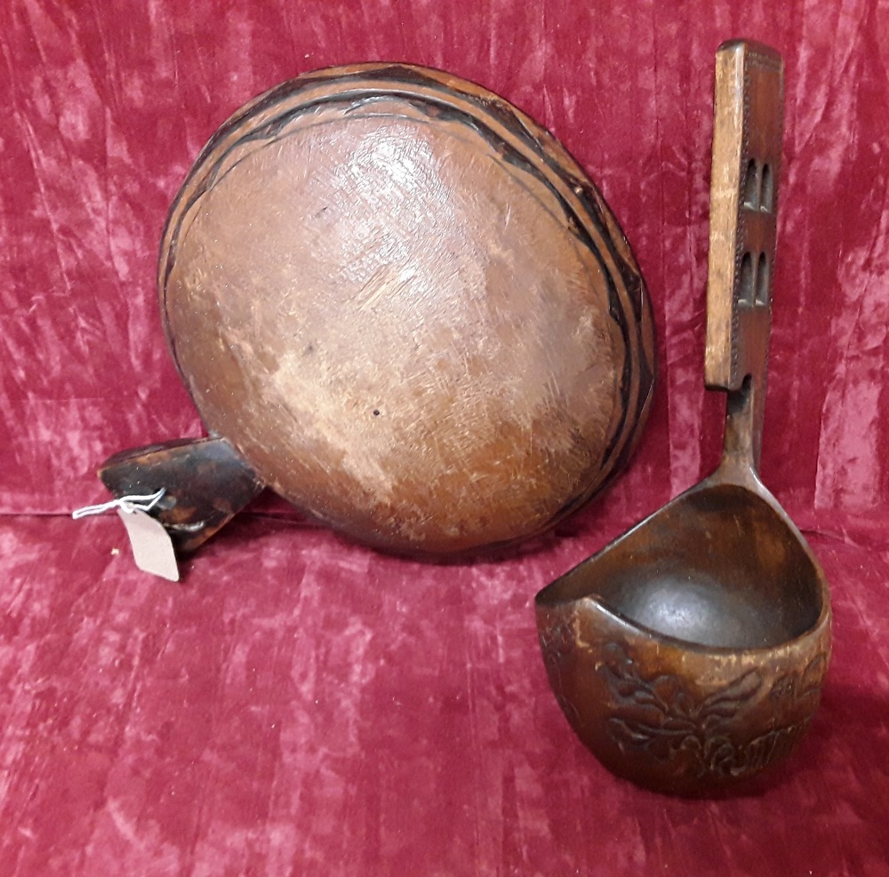 An early 20th Century Masai Tribal food bowl plus a vintage wooden drinking ladle. - Image 2 of 5