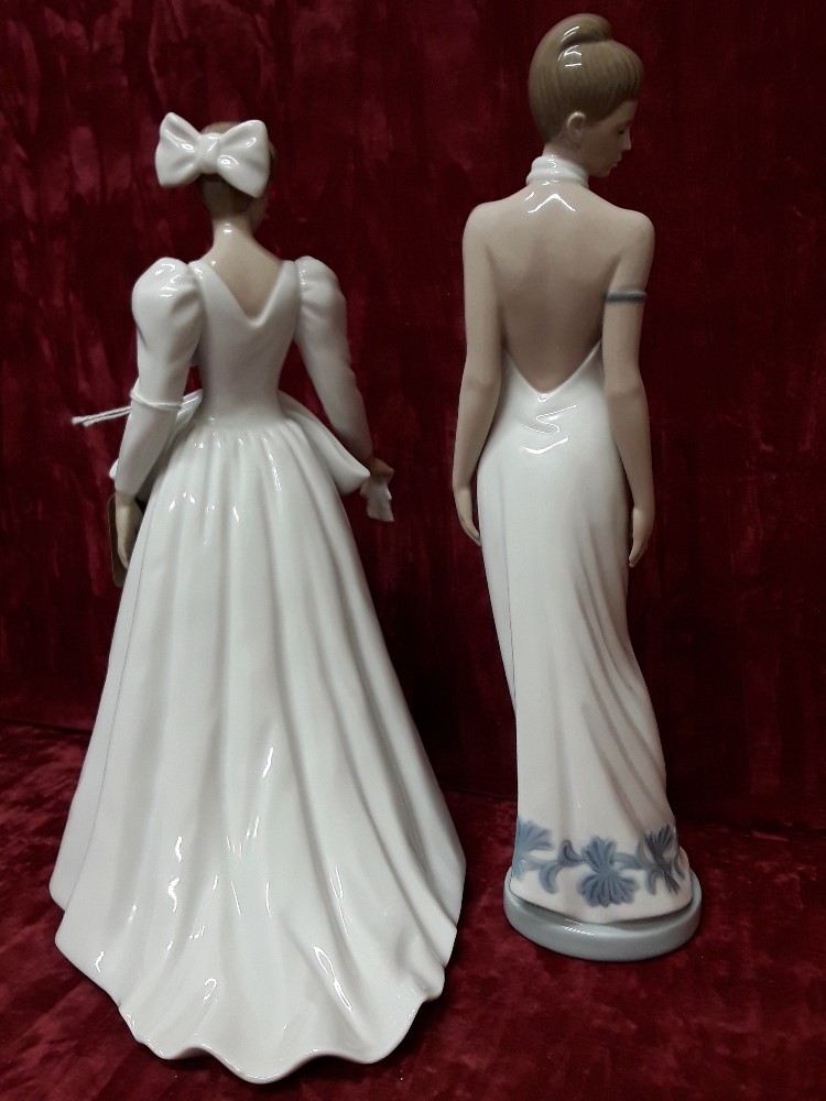 A pair of tall elegant Lladro figurines – both marked Nao Daisa 1994. - Image 4 of 4