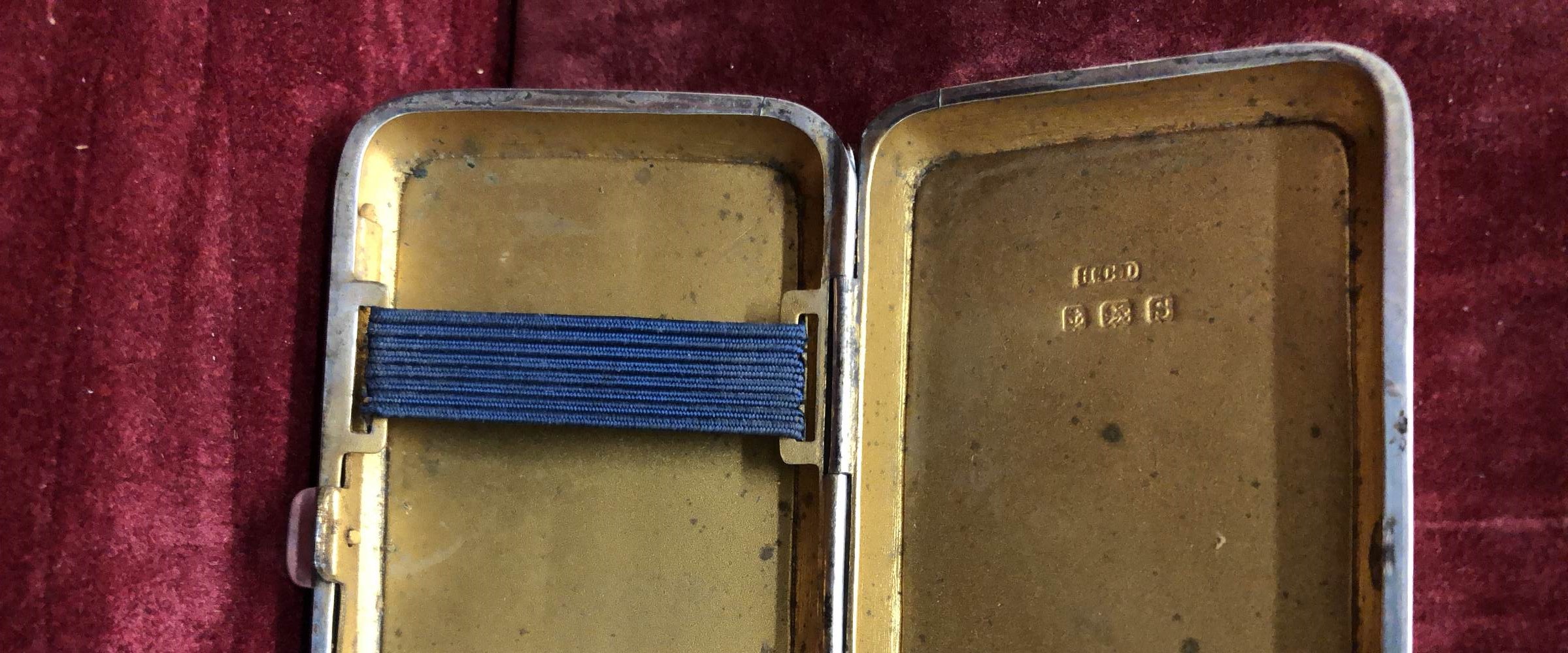 A silver cigarette tin with engine turned decoration. - Image 3 of 4