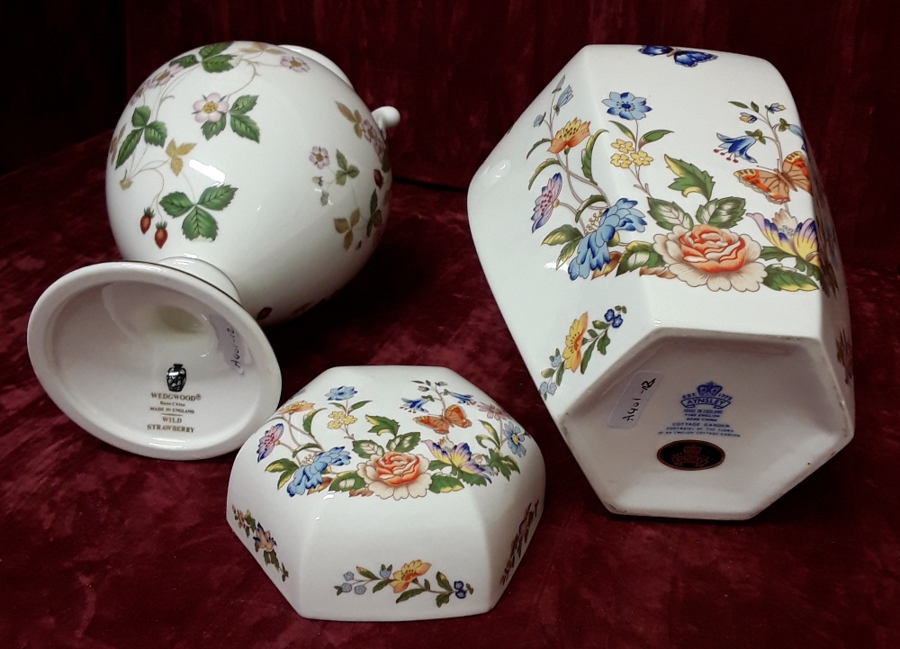 A Wedgwood ‘Wild Strawberry’ vase and an Aynsley lidded pot ‘Cottage Garden’. - Image 2 of 4