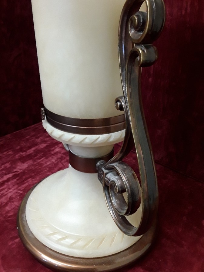 A large contemporary alabaster twin handled tulip shaped urn table lamps. - Image 3 of 5