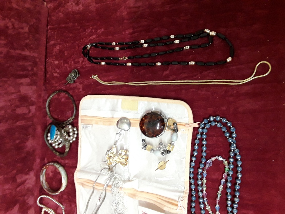 A selection of costume jewellery including silver. - Image 4 of 4