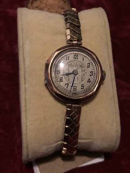 A 9ct gold Berex lady's wristwatch