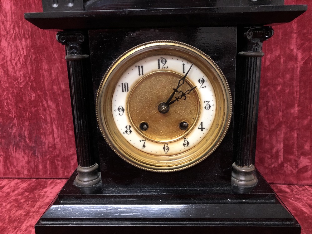 A black marble clock. - Image 2 of 7