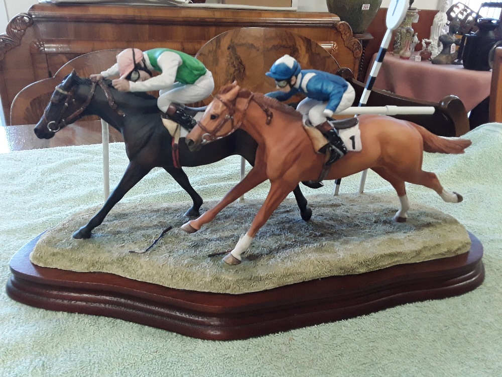 A large Border Fine Arts sculpture of ‘The Final Furlong'. Limited edition 556 / 950 by Anne Wall.