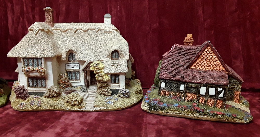 A collection of six Lilliput Lane buildings including two early and two signed. - Image 3 of 8