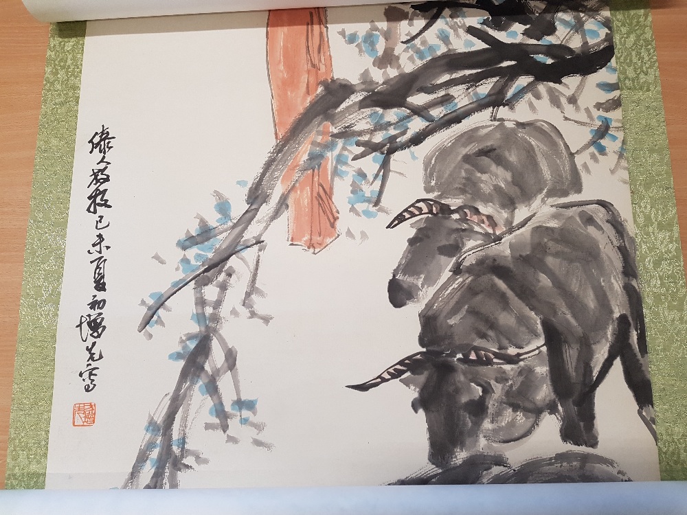 A signed Chinese coloured screen painting. - Image 4 of 9