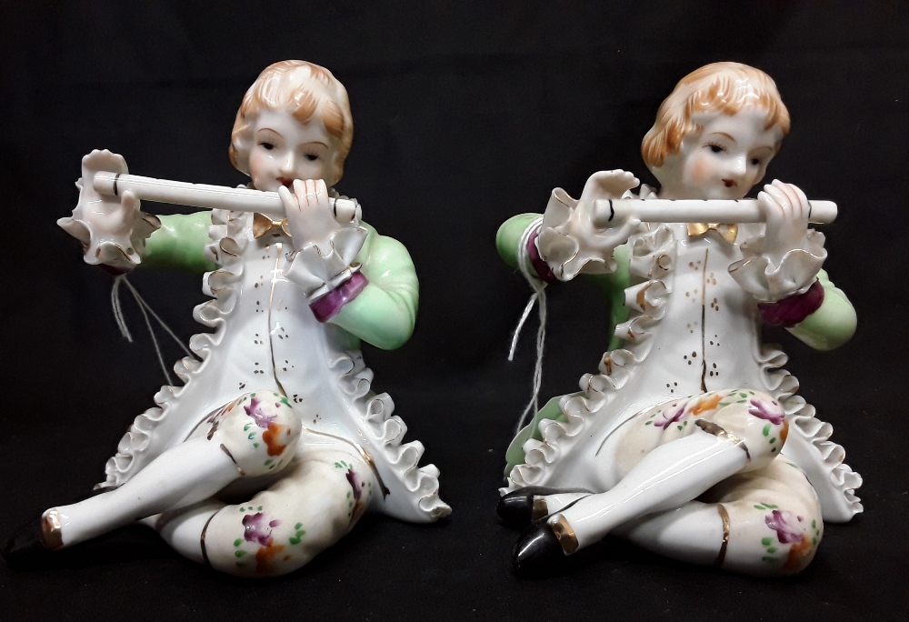 A collection of four porcelain and ceramic figurines. - Image 4 of 4
